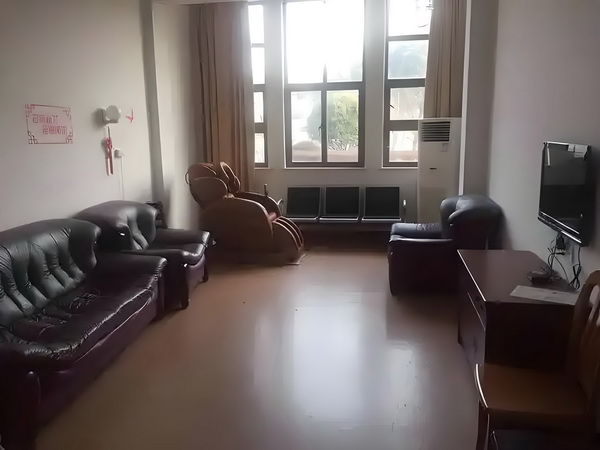 非深转深户_王欣瑜拒绝和裁判握手引发淡人人设塌房热议，网友破案：被逼急了 位于元宝景区内山风
